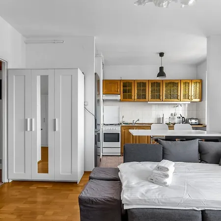 Metro Kabaty Homely Apartment Warsaw
