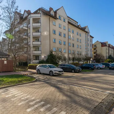 Metro Kabaty Homely Apartment *
