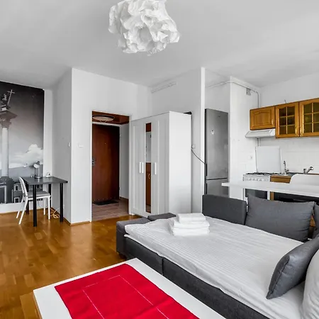 Metro Kabaty Homely Apartment